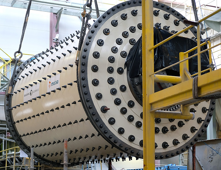 A new ball mill being lowered to its position.