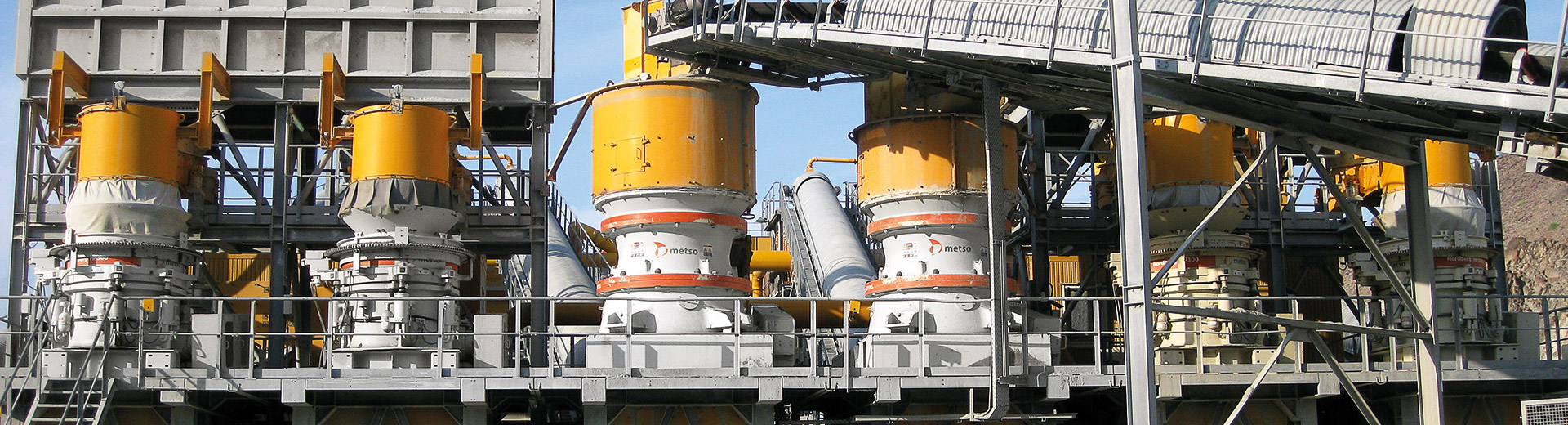 Les concasseurs à cône sont des matériels de concassage appréciés dans la production de granulats, l'exploitation minière et les applications de recyclage.