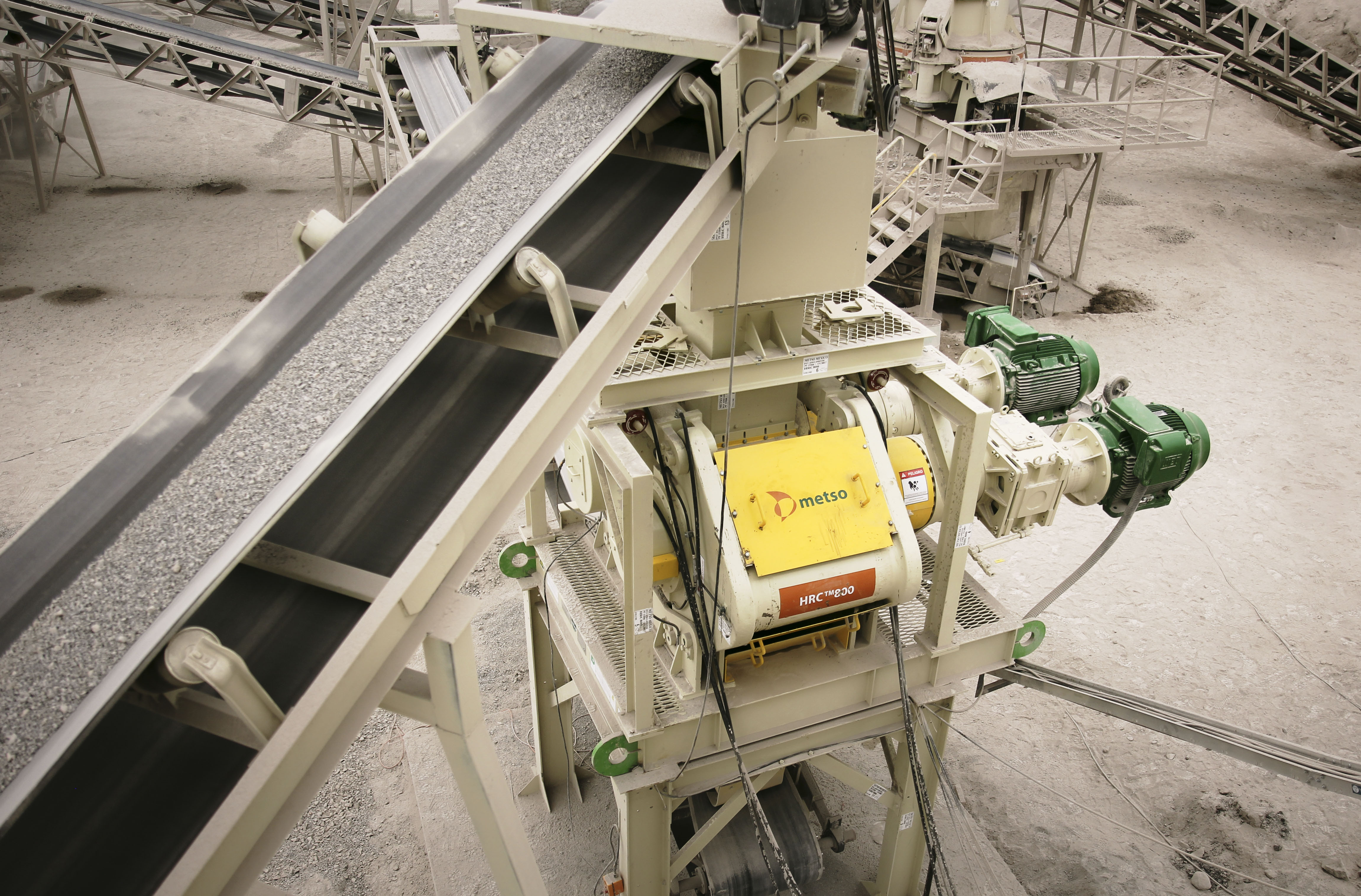 The smaller HPGR models, HRC™ 8 and HRC™ 800, are specifically designed to meet the needs of aggregate and industrial minerals applications.