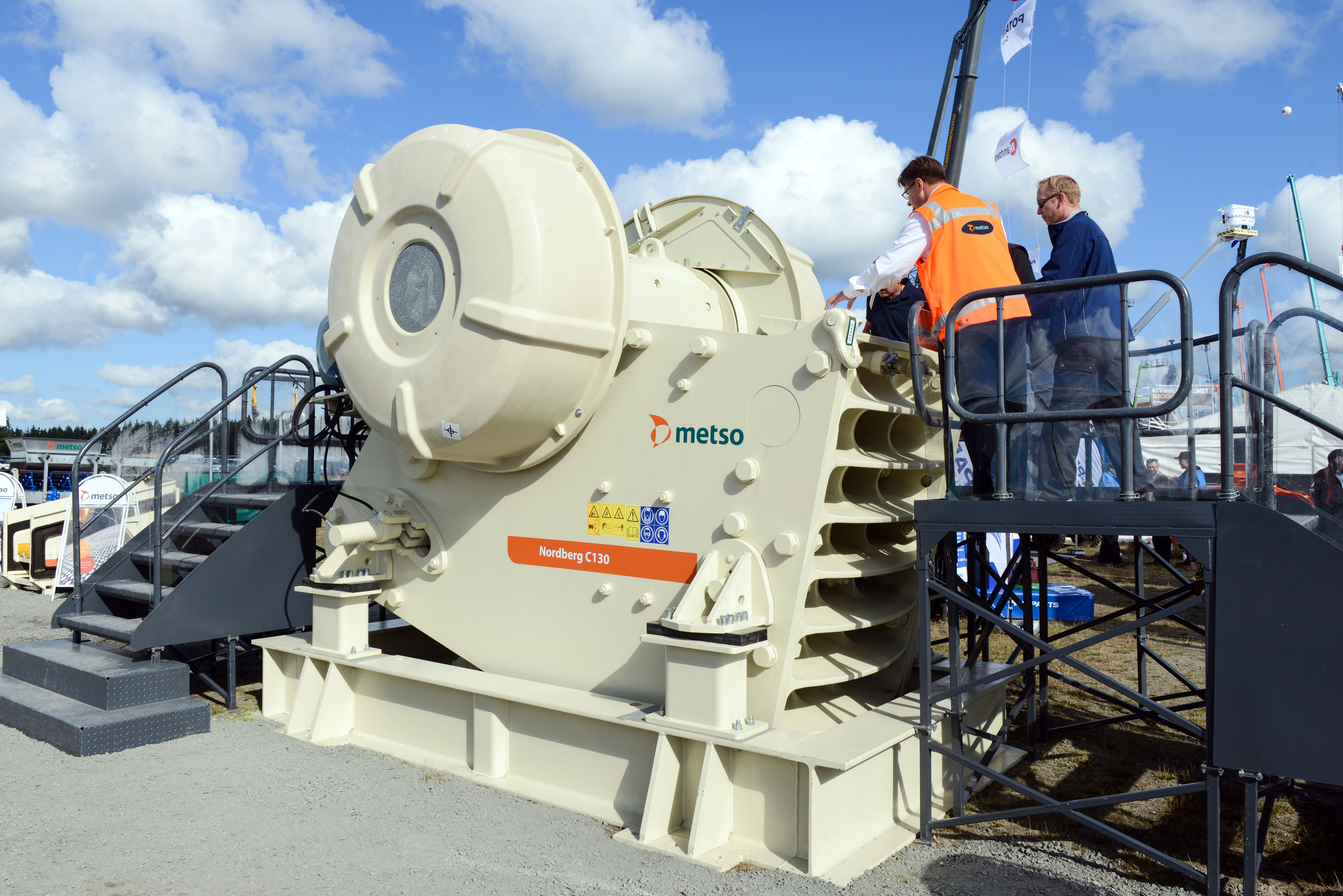 Improvement to safety: Maintenance platform for jaw crushers - Metso