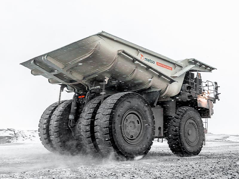 Der Metso Truck Body ist 20-30 % leichter als ein herkömmlicher, mit Stahl ausgekleideter Lkw-Aufbau.