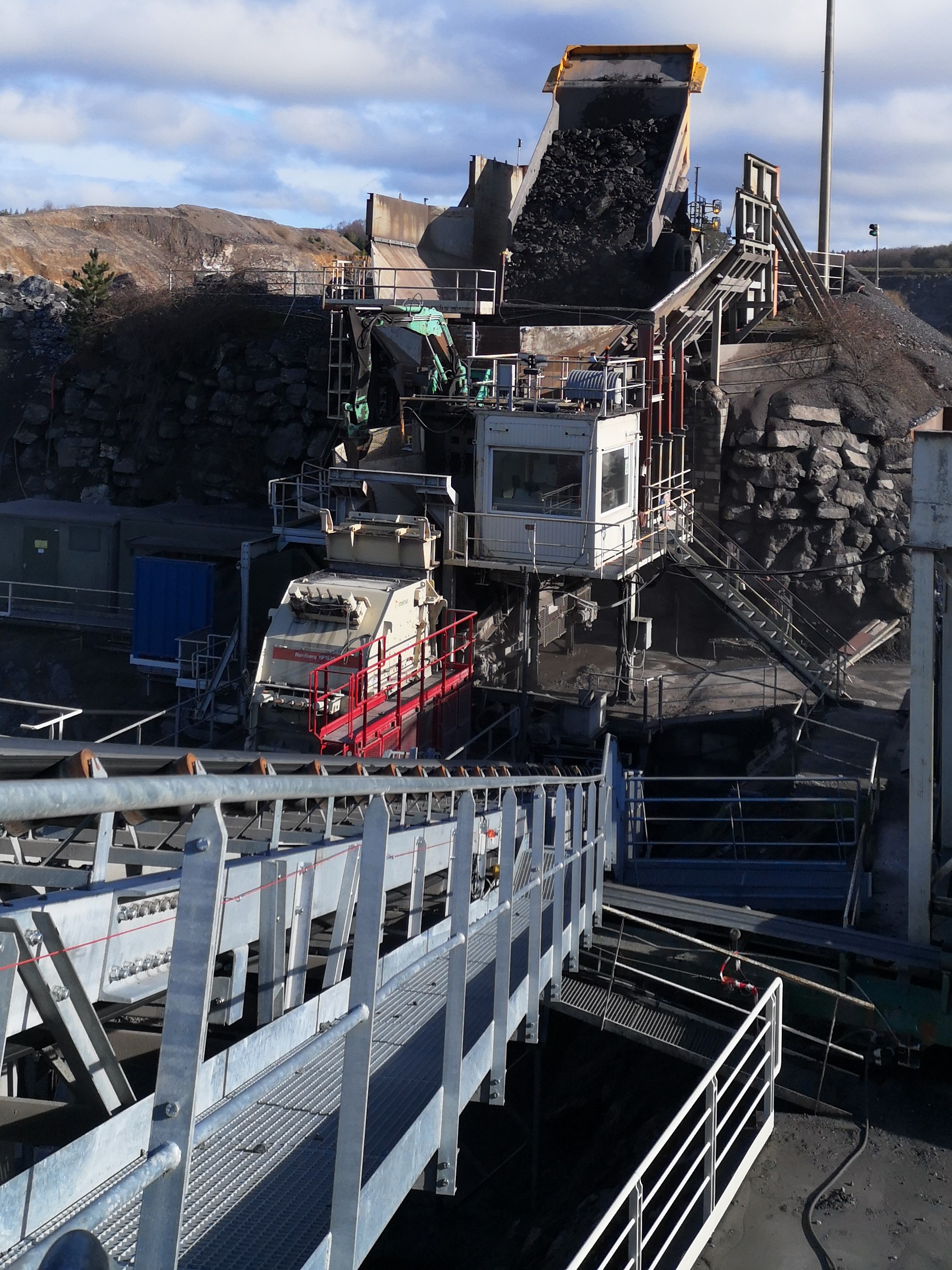 Nordberg® NP Series™ HSI crushers consist of heavy rotor, wear resistant materials, and an optimal crusher chamber design.